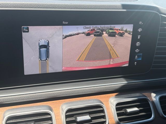 Vehicle image 22 of 34