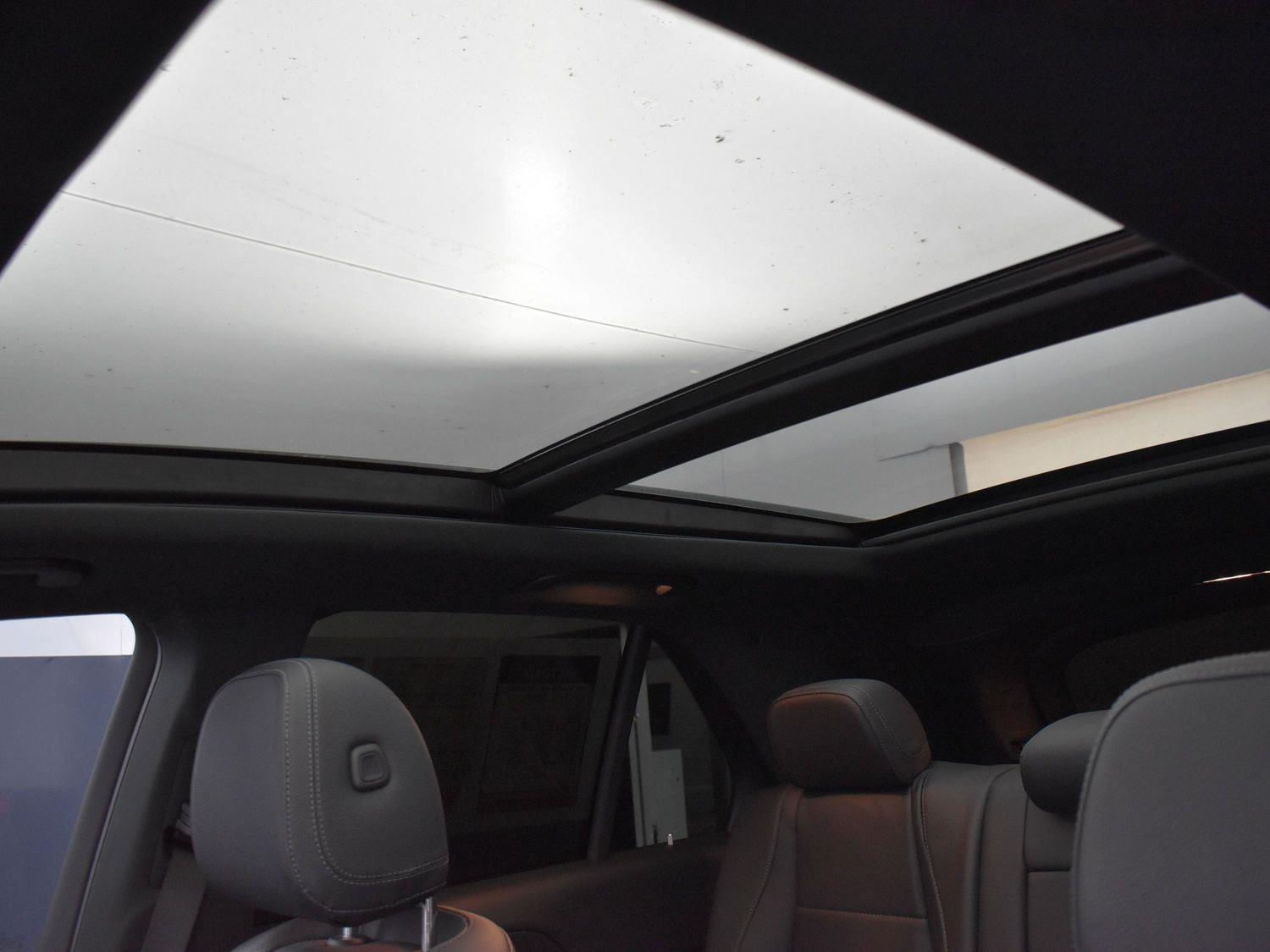 Vehicle image 25 of 28