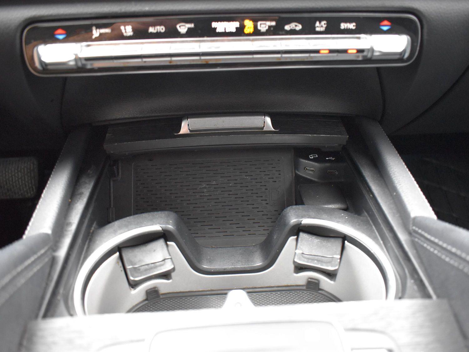 Vehicle image 17 of 28