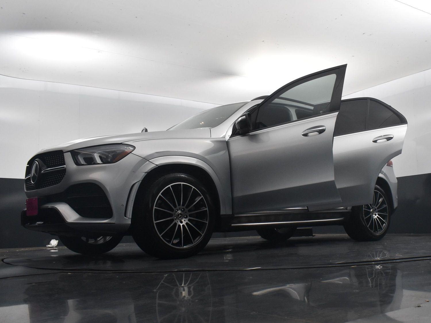 Vehicle image 4 of 28