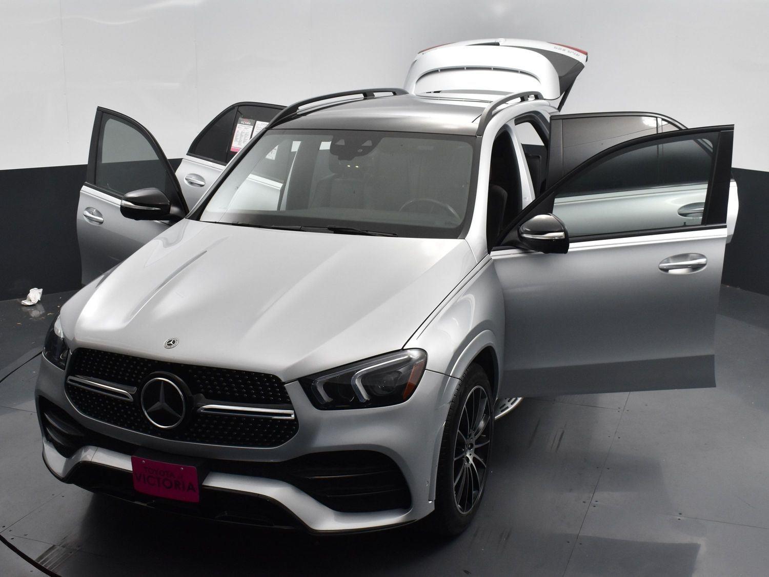 Vehicle image 2 of 28