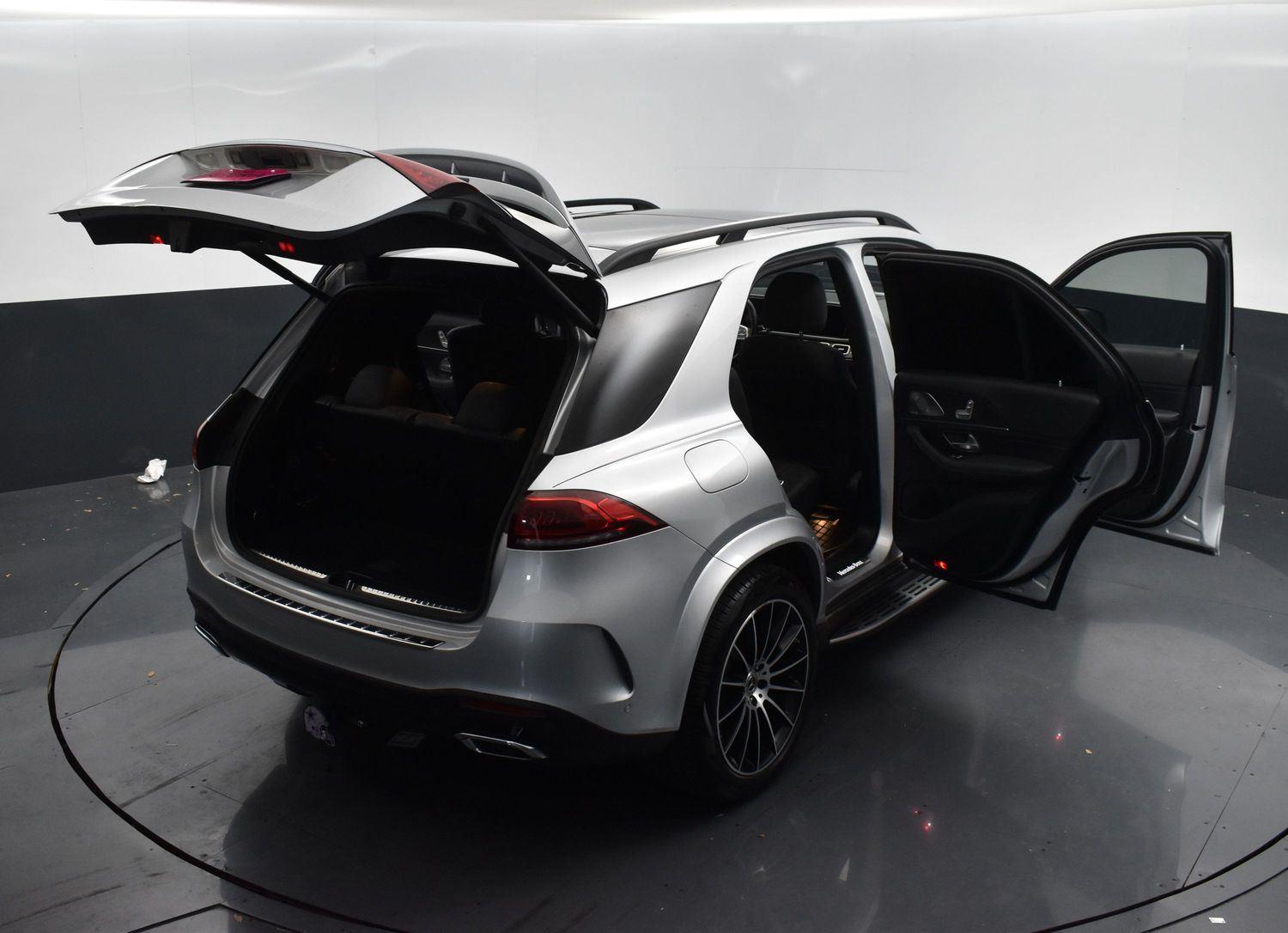 Vehicle image 11 of 28
