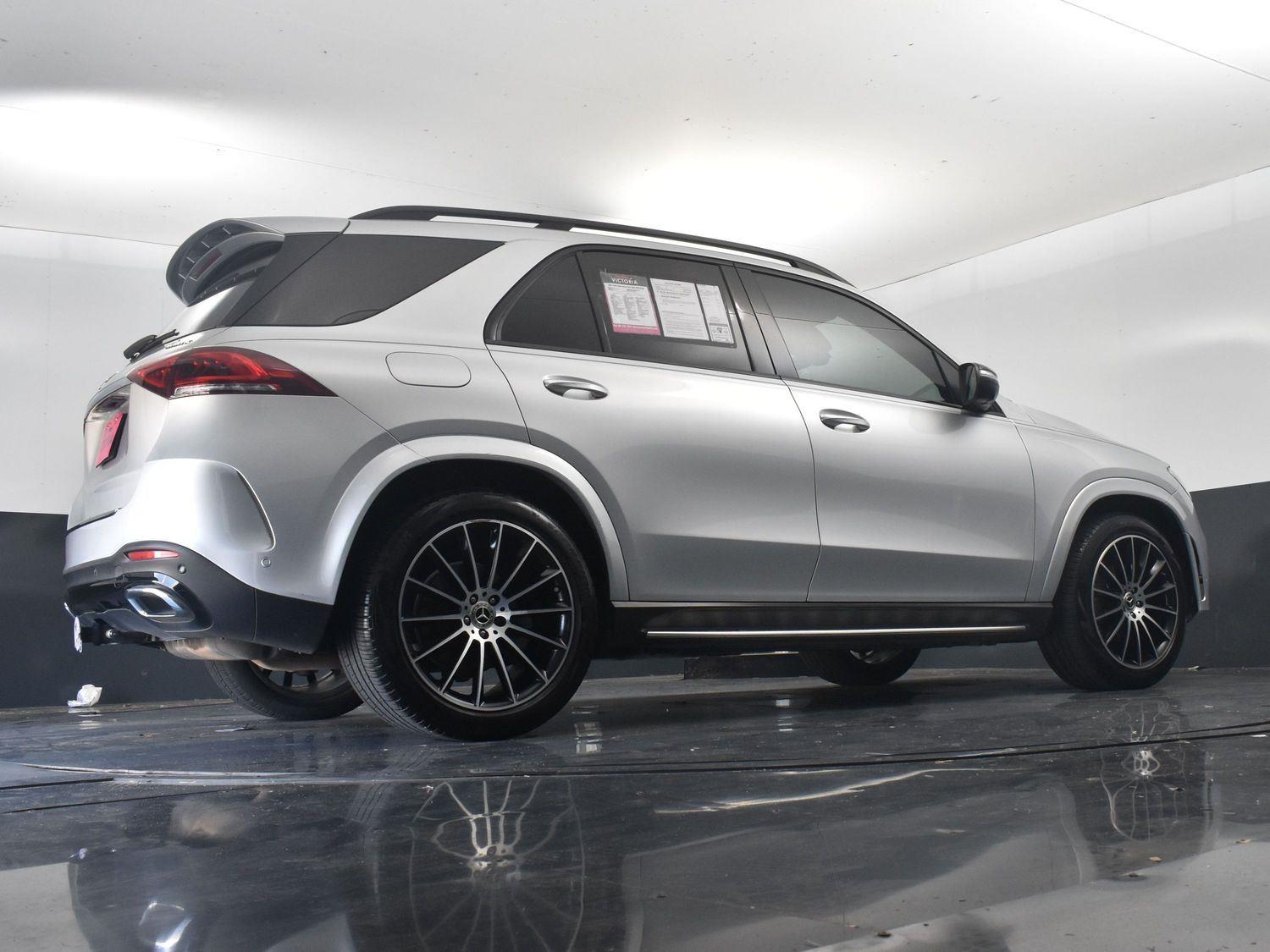Vehicle image 12 of 28