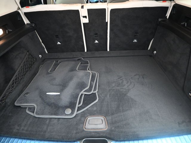 Vehicle image 33 of 41