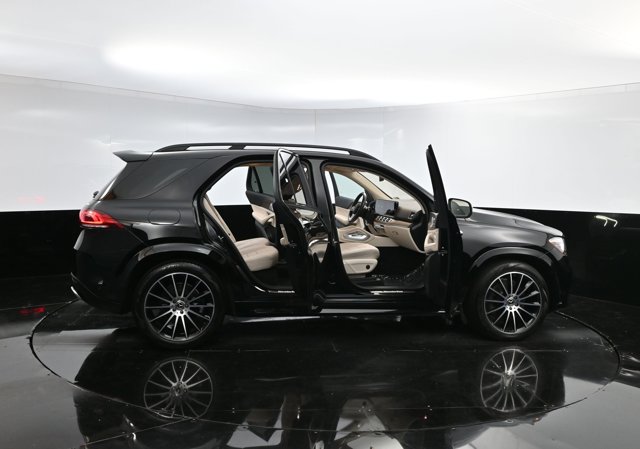 Vehicle image 16 of 41