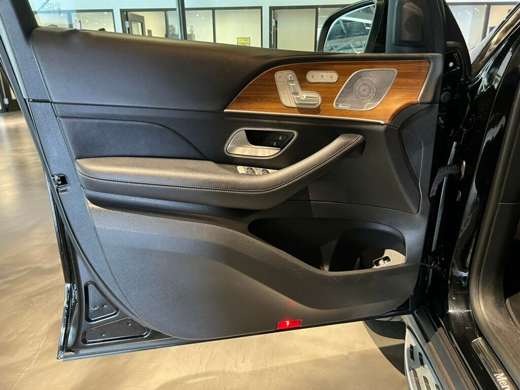 Vehicle image 14 of 36