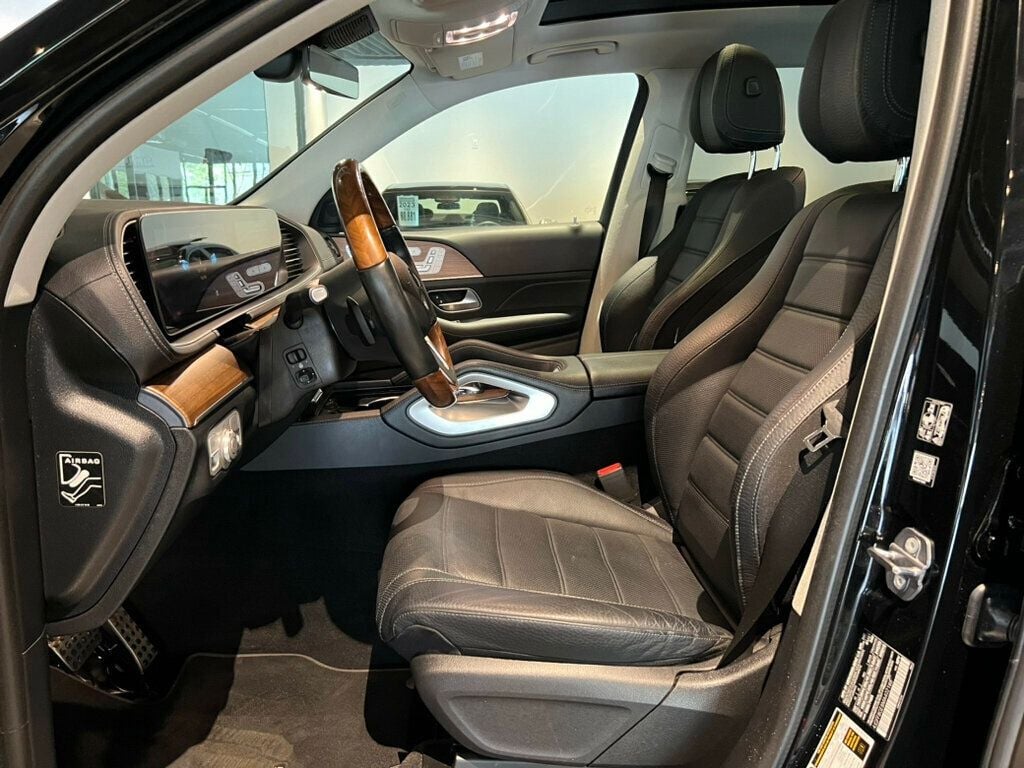 Vehicle image 16 of 36