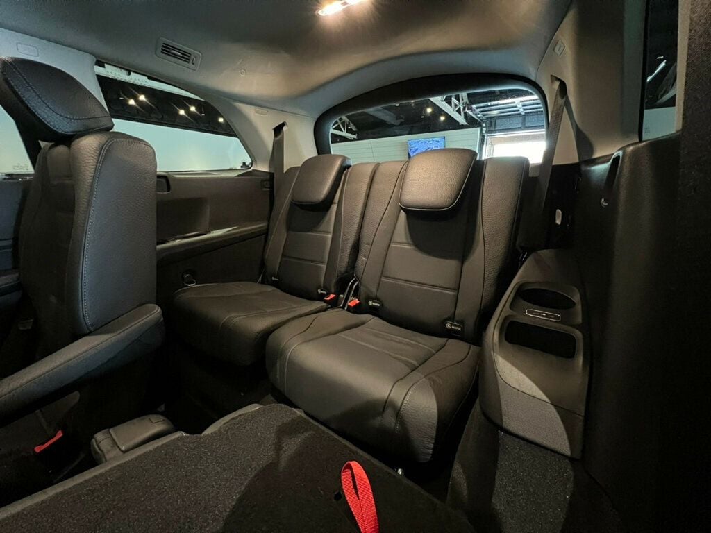 Vehicle image 27 of 36