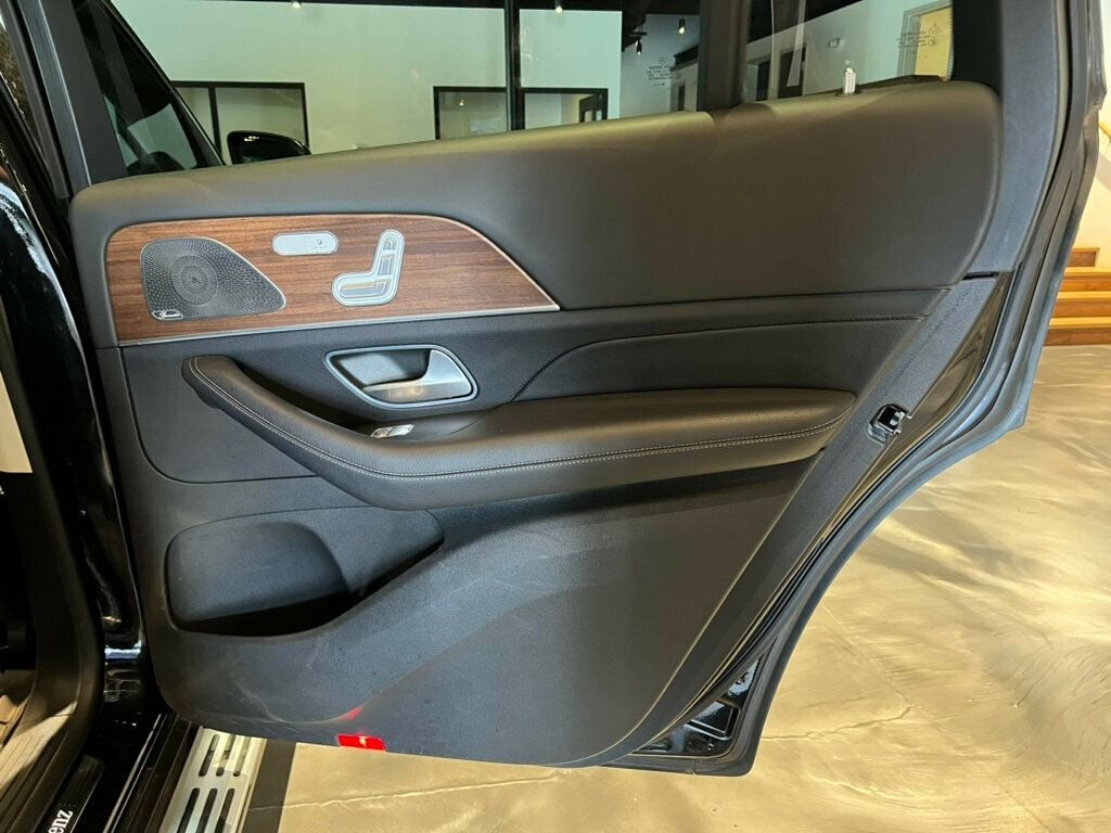 Vehicle image 29 of 36
