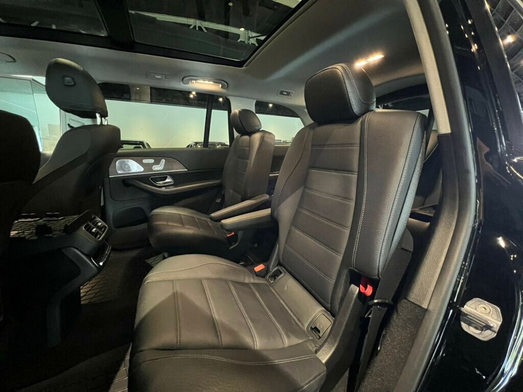 Vehicle image 26 of 36