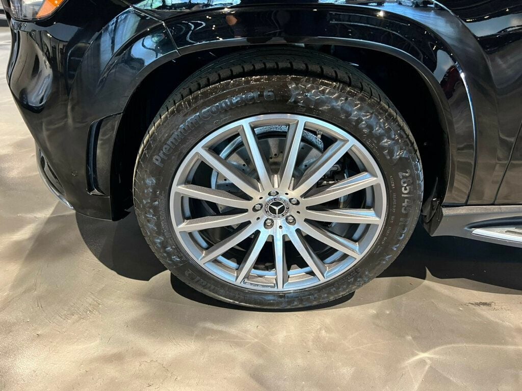 Vehicle image 10 of 36