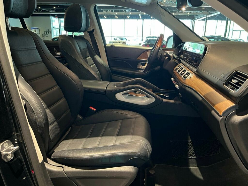 Vehicle image 34 of 36