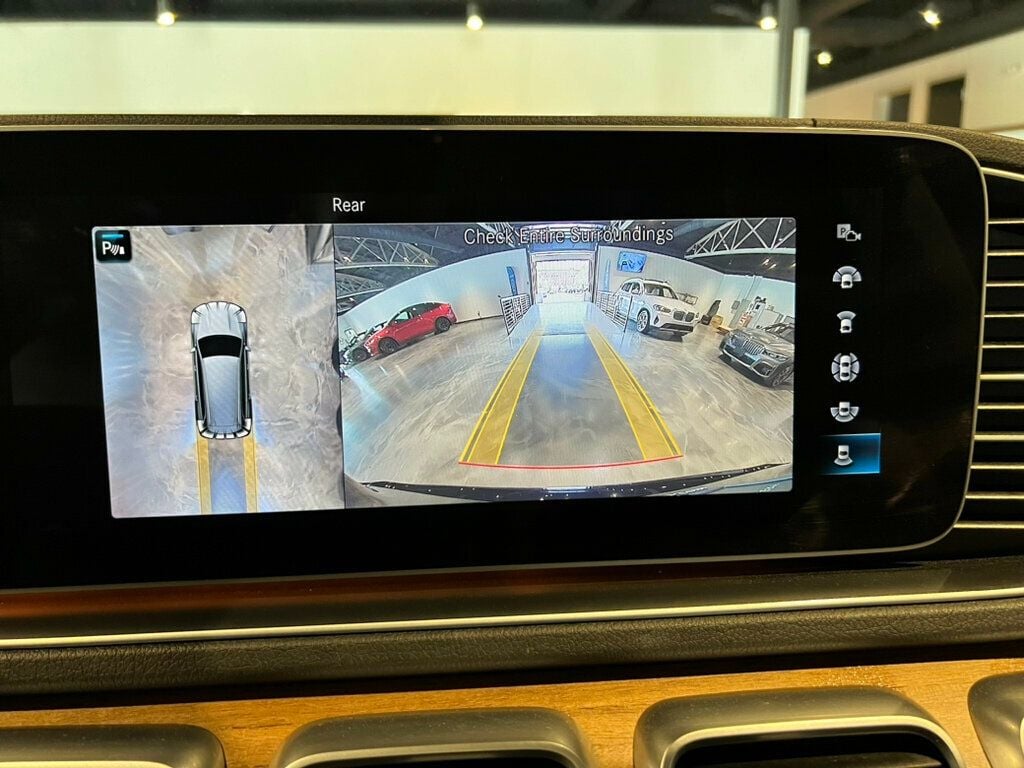 Vehicle image 21 of 36