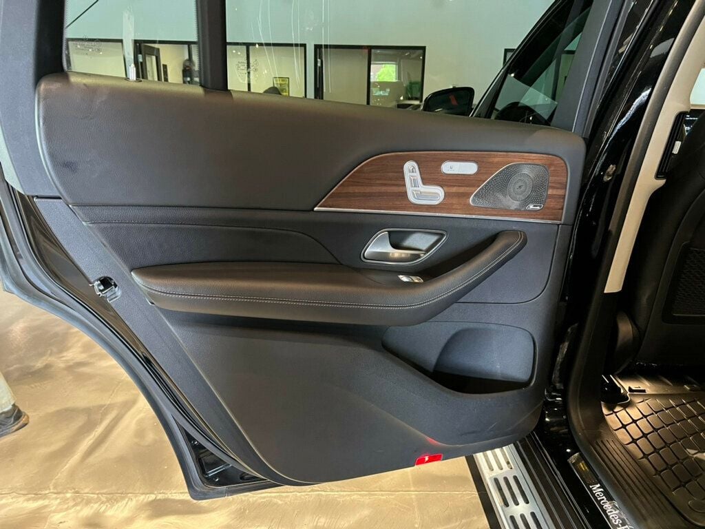 Vehicle image 24 of 36