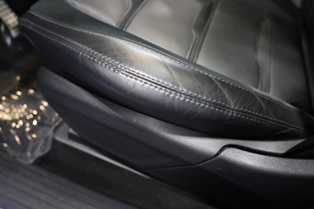 Vehicle image 18 of 42