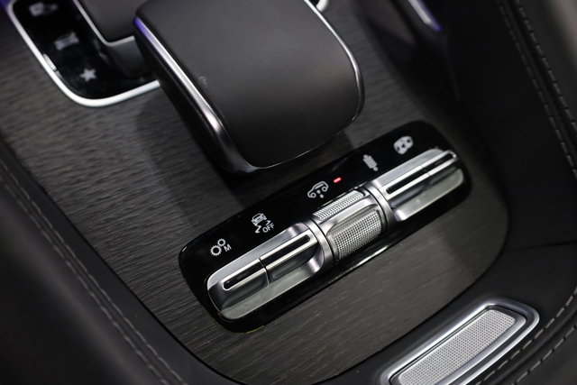 Vehicle image 31 of 42