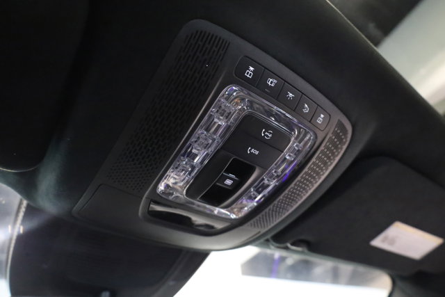 Vehicle image 33 of 42