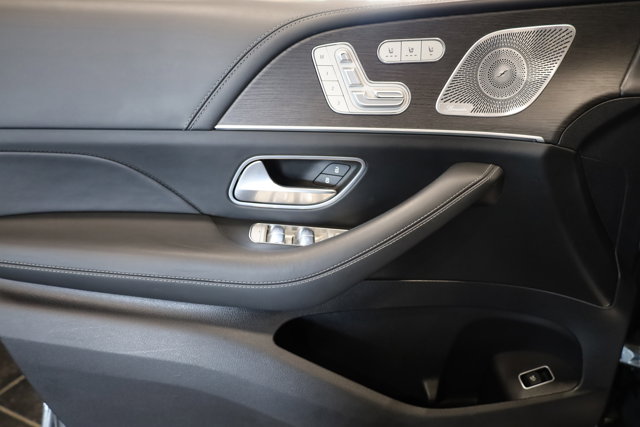 Vehicle image 14 of 42