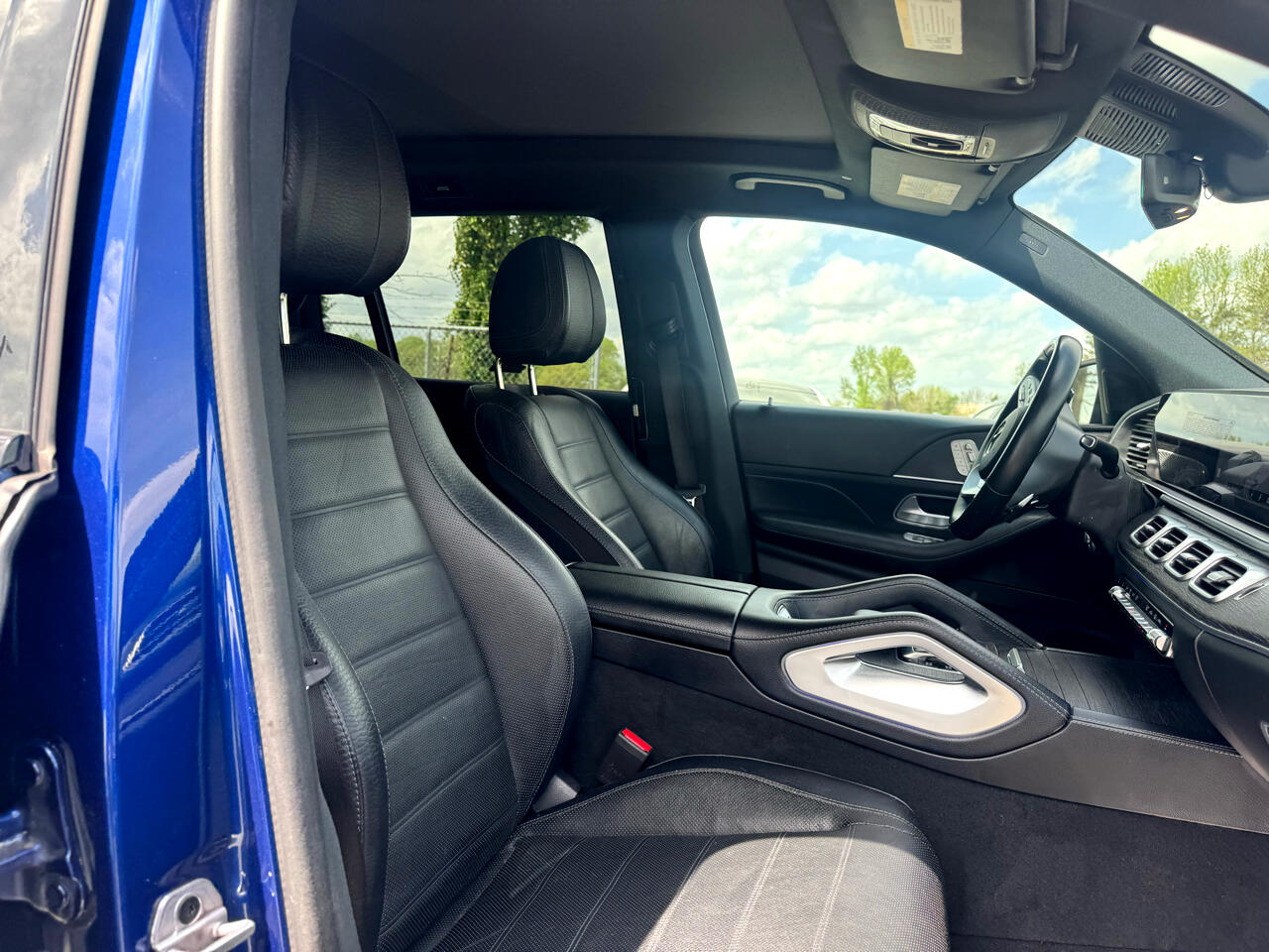 Vehicle image 25 of 99