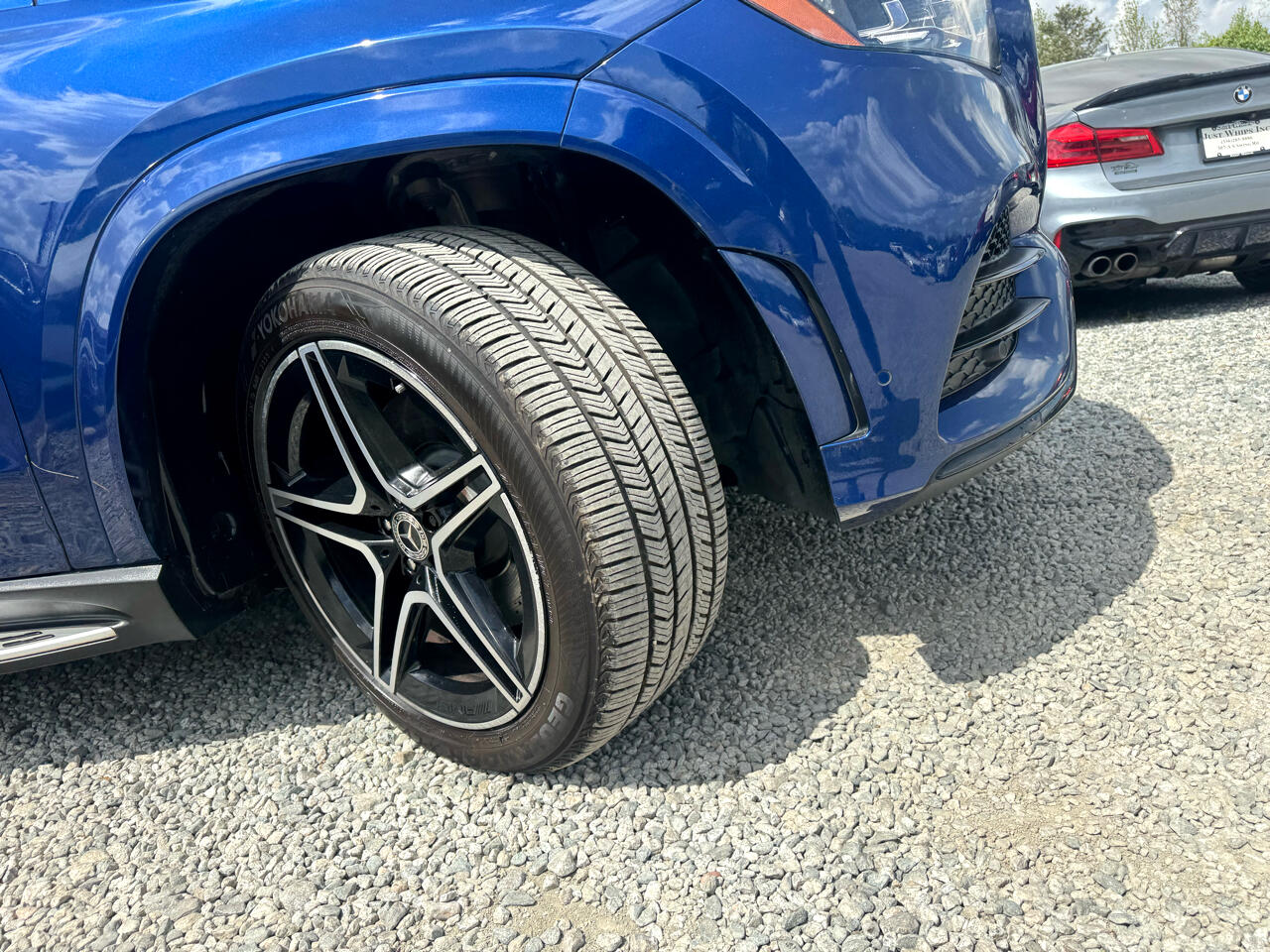 Vehicle image 17 of 99