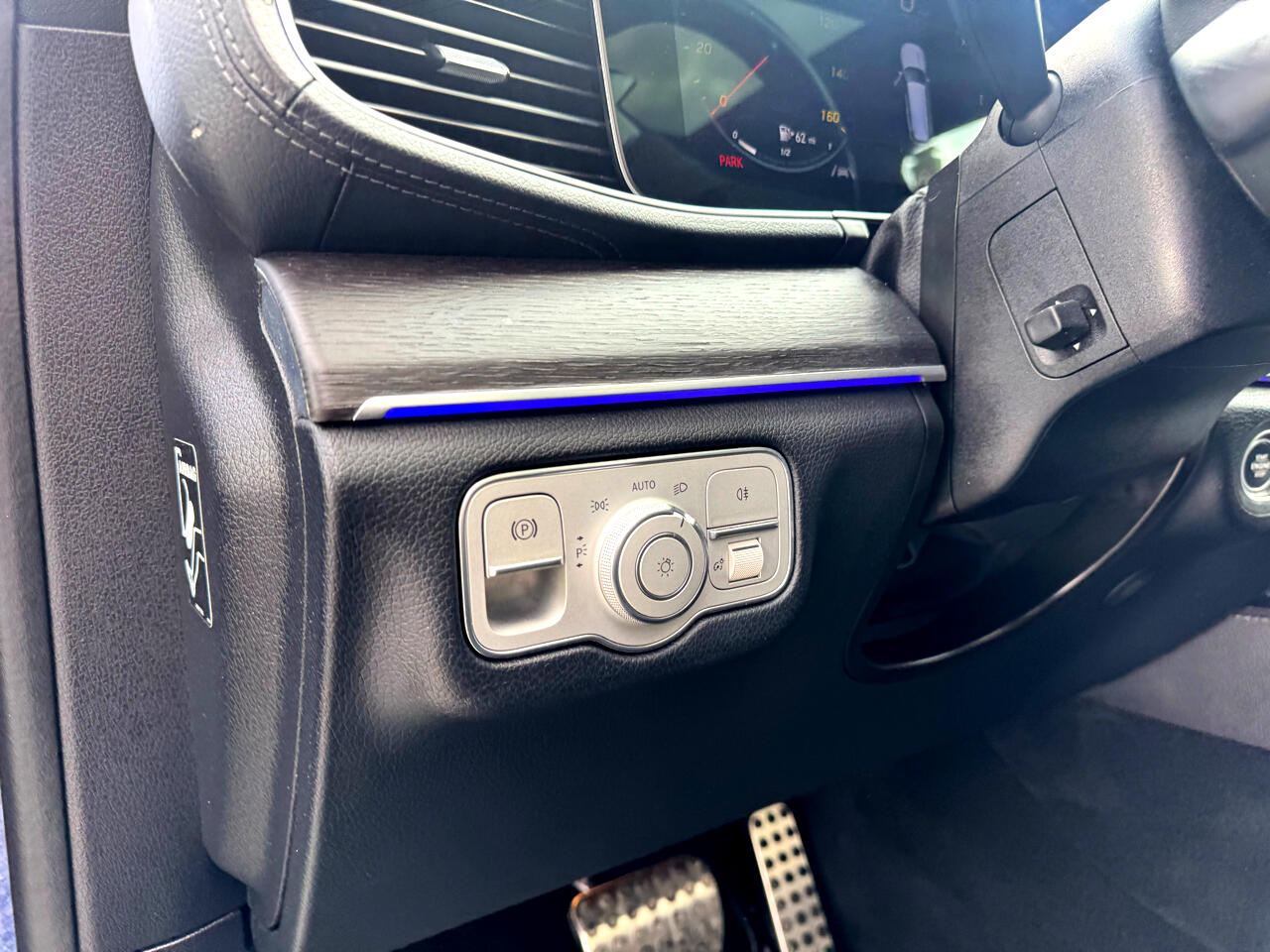 Vehicle image 72 of 99
