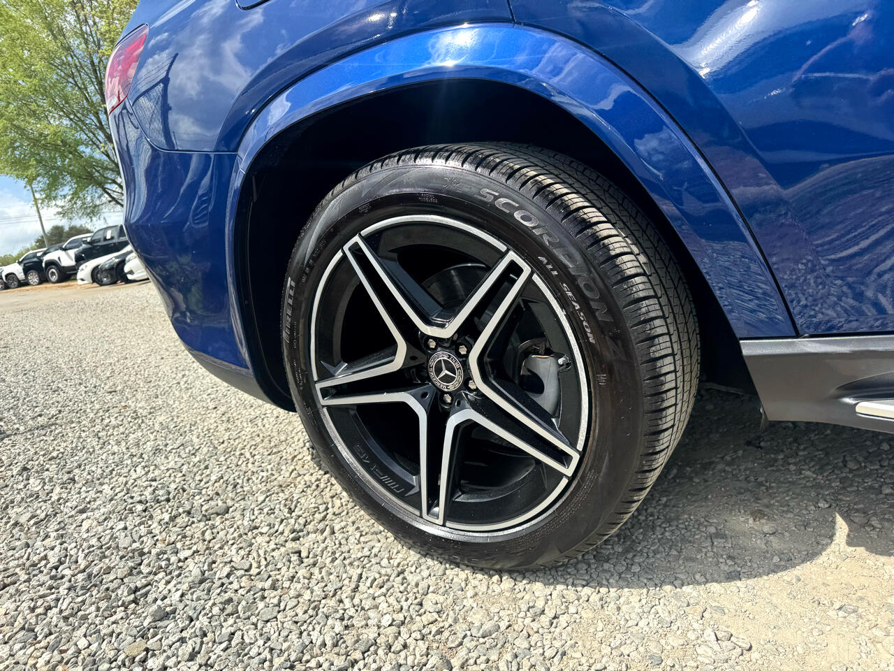 Vehicle image 18 of 99