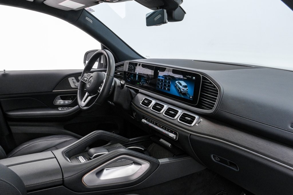 Vehicle image 15 of 57