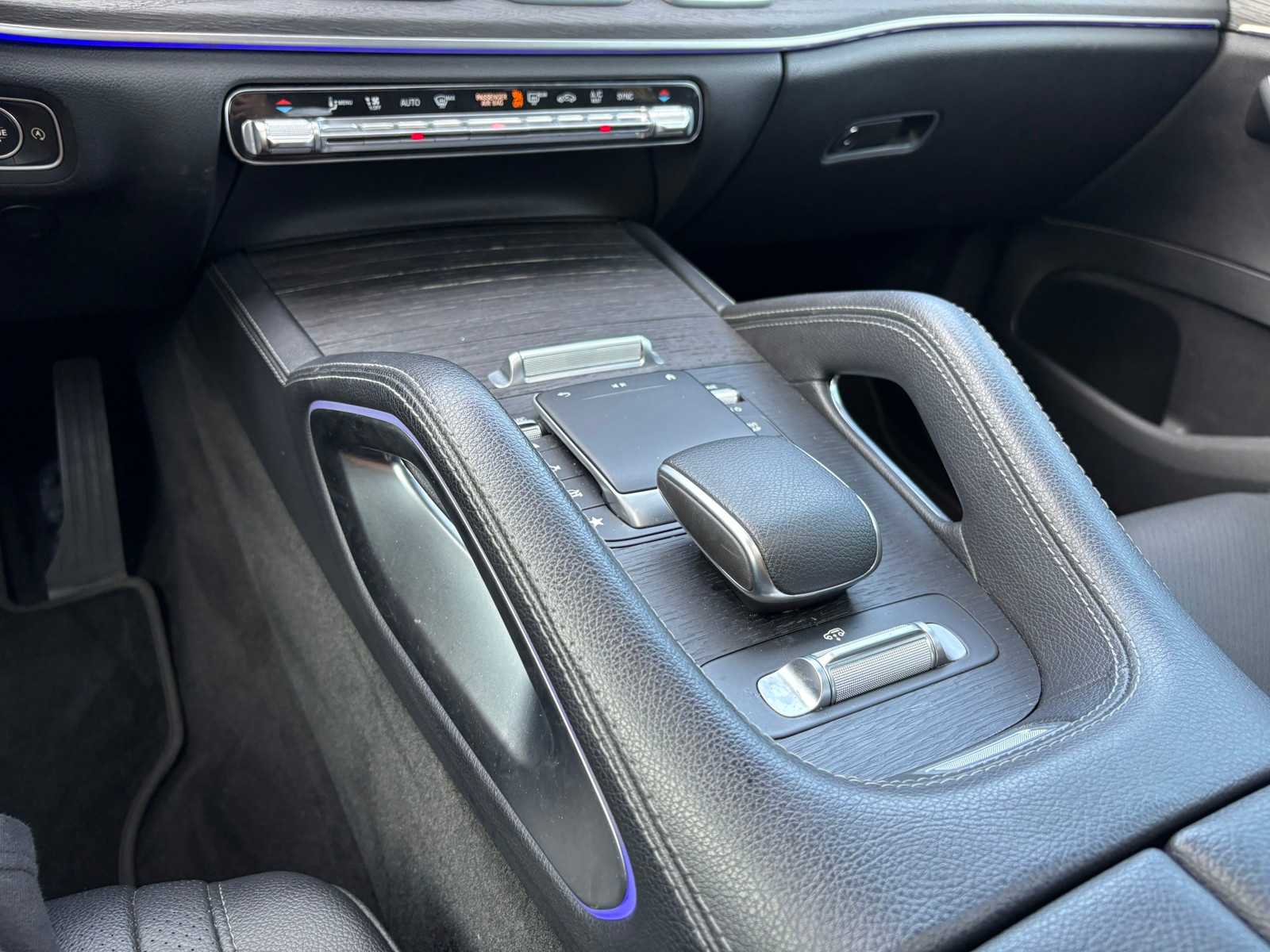 Vehicle image 18 of 23