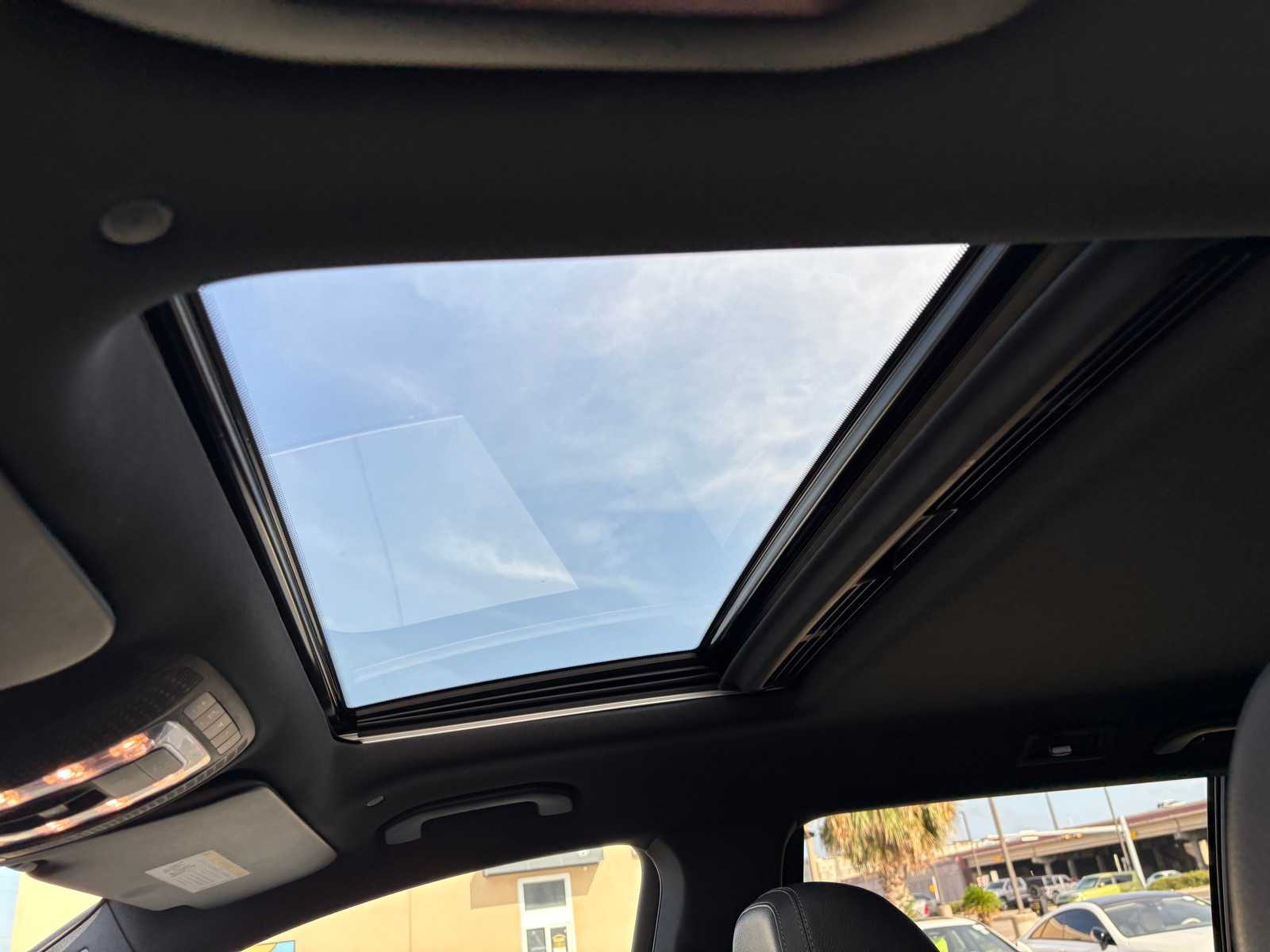 Vehicle image 14 of 23
