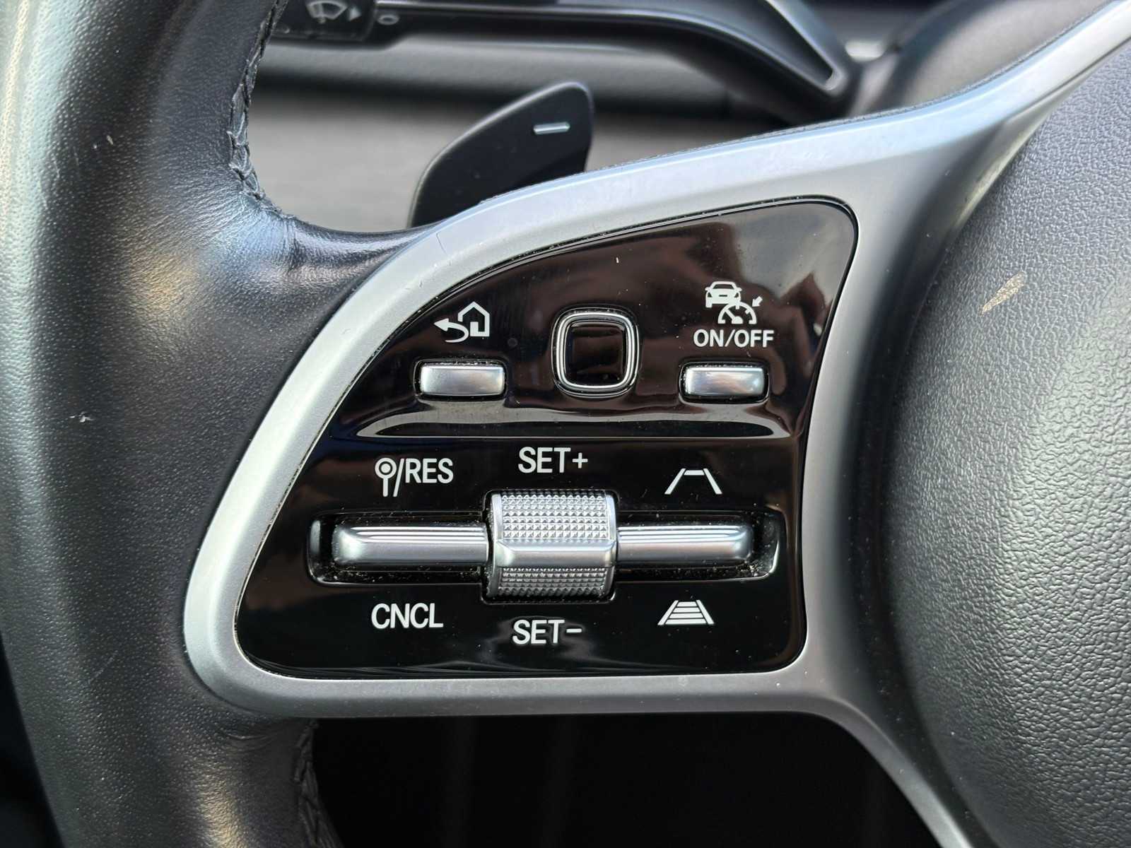 Vehicle image 21 of 23