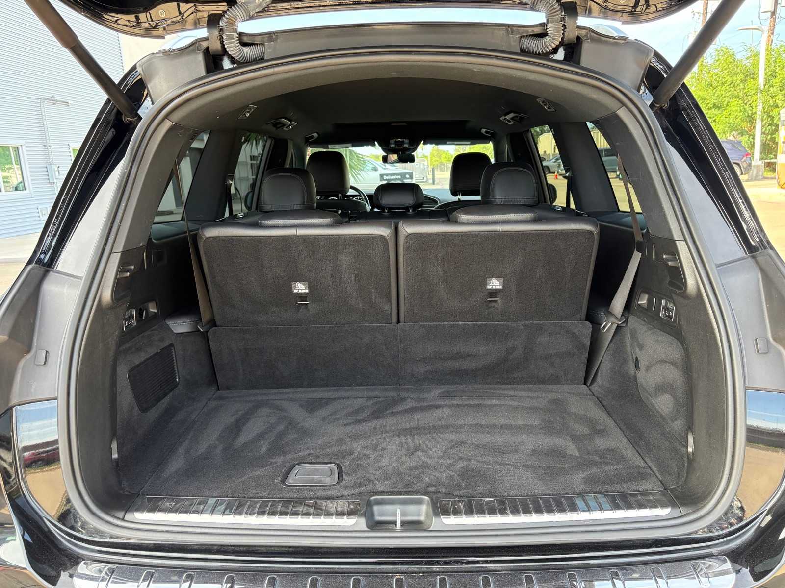 Vehicle image 10 of 23
