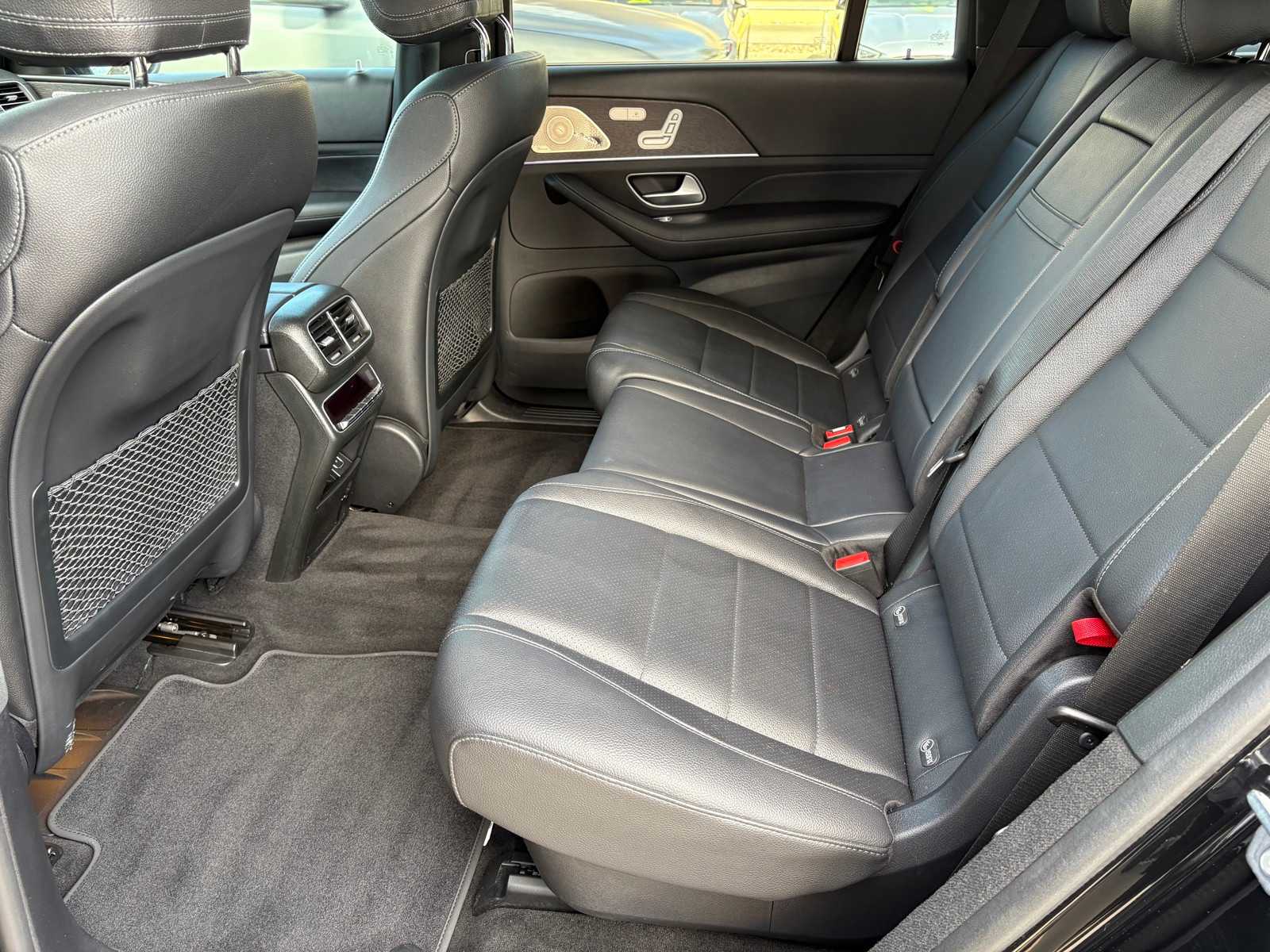 Vehicle image 11 of 23