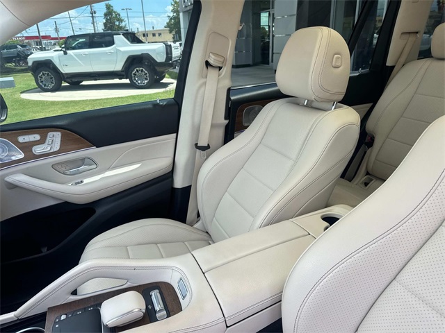 Vehicle image 23 of 27