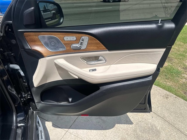 Vehicle image 20 of 27