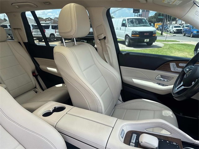 Vehicle image 10 of 27