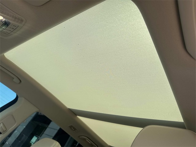 Vehicle image 13 of 27