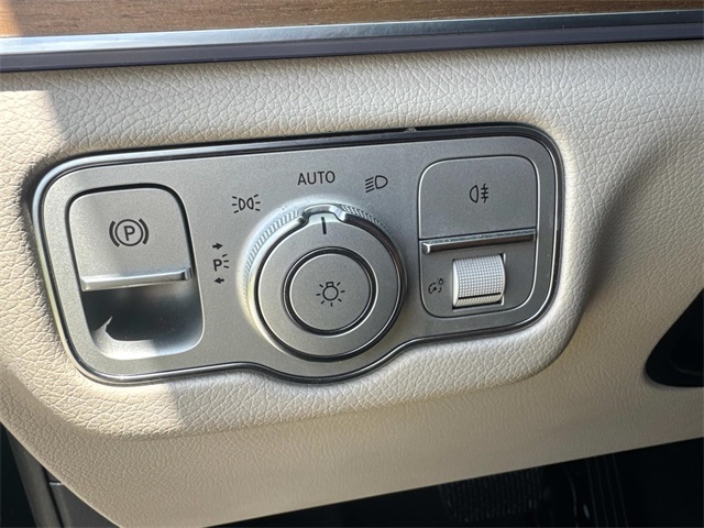 Vehicle image 22 of 27