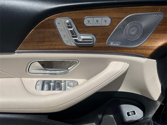 Vehicle image 21 of 27