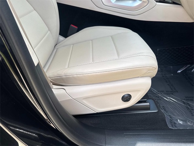 Vehicle image 26 of 27