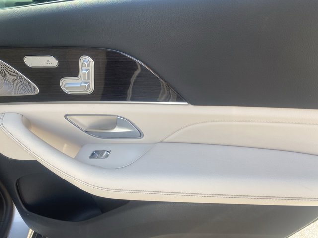 Vehicle image 14 of 18