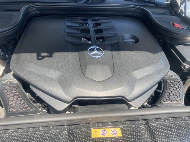 Vehicle image 17 of 18