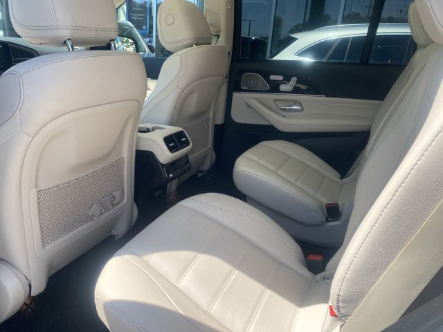 Vehicle image 11 of 18
