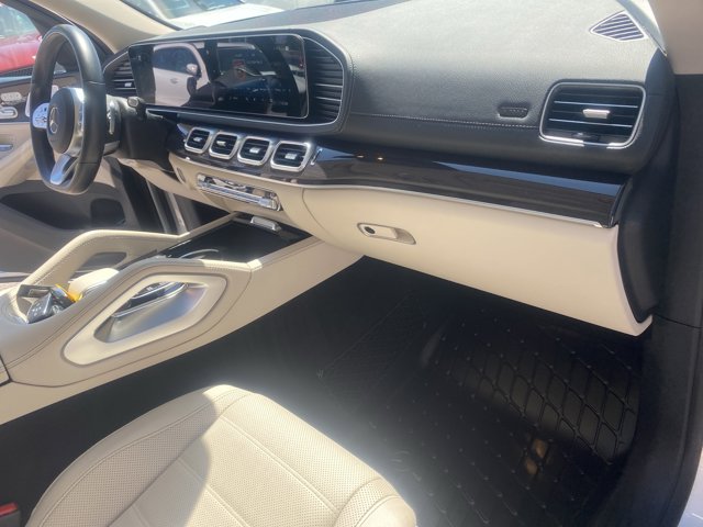 Vehicle image 15 of 18