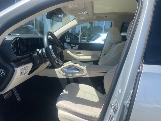 Vehicle image 9 of 18