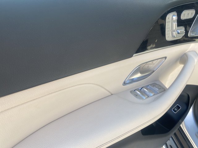 Vehicle image 7 of 18
