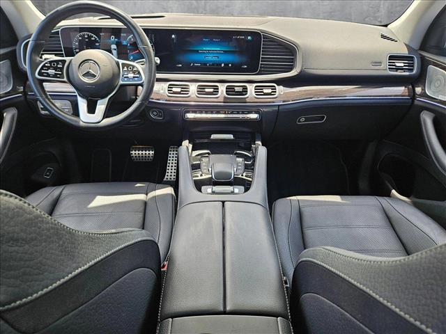 Vehicle image 17 of 24