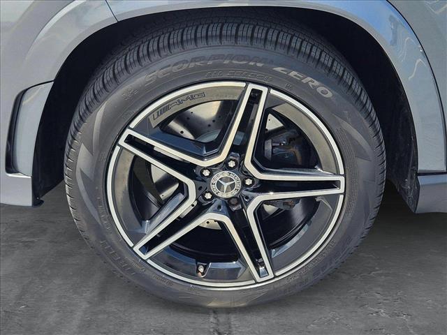 Vehicle image 23 of 24