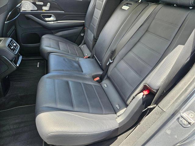 Vehicle image 18 of 24
