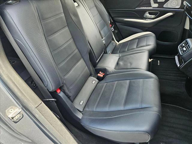 Vehicle image 19 of 24