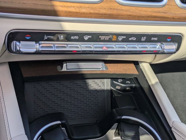 Vehicle image 22 of 33